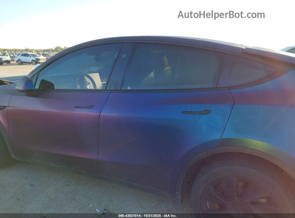 7SAYGDEE8RA232743 2024 TESLA MODEL Y Purple Vista interior trasera