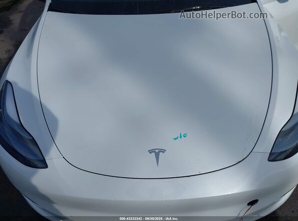 7SAYGDEE8SF295138 2025 TESLA MODEL Y White Հետևի տեսք