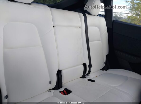7SAYGDEE8SF295138 2025 TESLA MODEL Y White VIN կոդի պիտակի տեսք