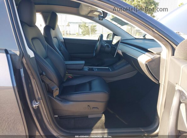 7SAYGDEE9NF337966 2022 TESLA MODEL Y Gray Вид салону спереду