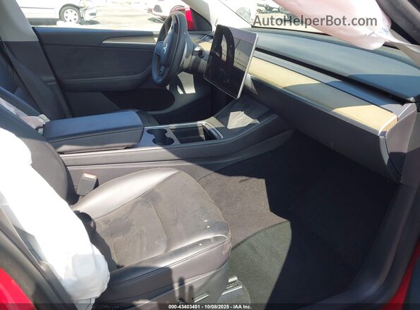 7SAYGDEE9PA039403 2023 TESLA MODEL Y Red Вид салону спереду