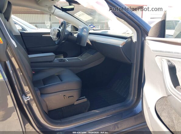 7SAYGDEE9PA120577 2023 TESLA MODEL Y Gray Vista interior delantera