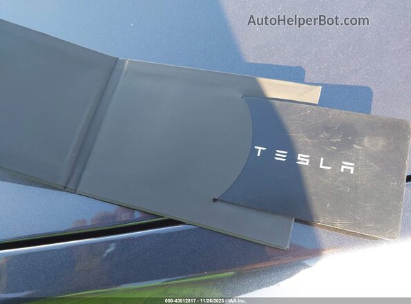 7SAYGDEE9RA275956 2024 TESLA MODEL Y Серый Вид панели приборов