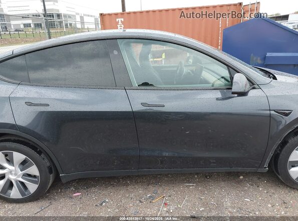 7SAYGDEE9RA275956 2024 TESLA MODEL Y Серый Вид задней части салона