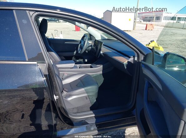 7SAYGDEEXNA021425 2022 TESLA MODEL Y Black Widok wnętrza z przodu