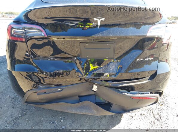 7SAYGDEEXNA021425 2022 TESLA MODEL Y Black Widok z przodu