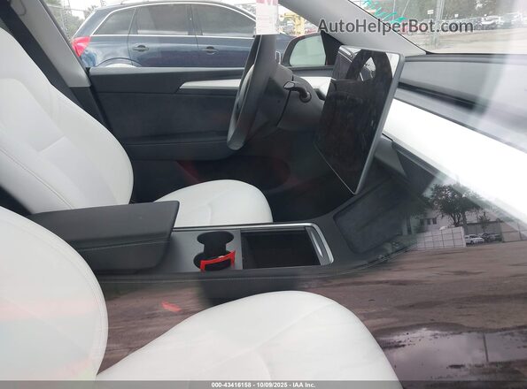 7SAYGDEEXRA245350 2024 TESLA MODEL Y Red წინა სალონის ხედი