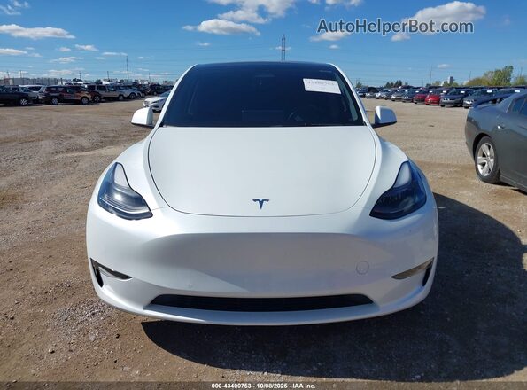 7SAYGDEF0NF574757 2022 TESLA MODEL Y White Widok deski rozdzielczej