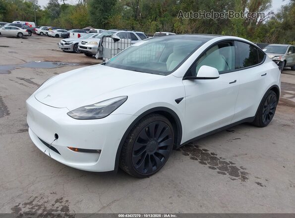 7SAYGDEF1NF339915 2022 TESLA MODEL Y White Передня ліва чверть