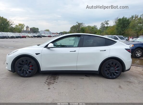 7SAYGDEF1NF339915 2022 TESLA MODEL Y White Панорамний вид салону 360°