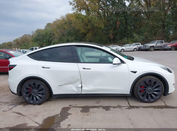 7SAYGDEF1NF339915 2022 TESLA MODEL Y White Вид задньої частини салону