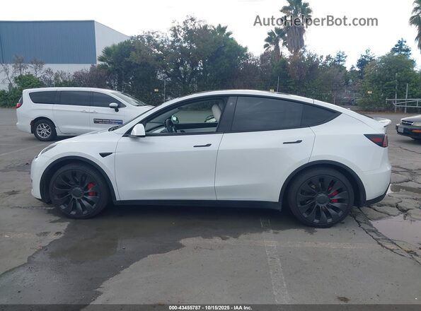 7SAYGDEF1NF406965 2022 TESLA MODEL Y White Вид задньої частини салону