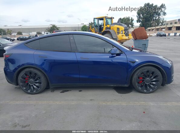 7SAYGDEF2NF524037 2022 TESLA MODEL Y Blue Rear interior view