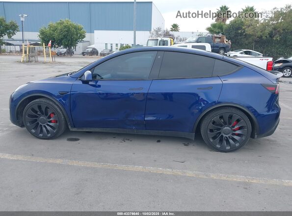 7SAYGDEF2NF524037 2022 TESLA MODEL Y Blue 360 interior view