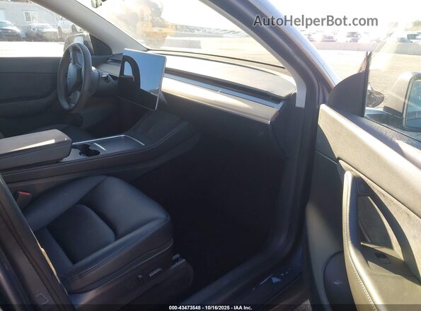 7SAYGDEF3NF405901 2022 TESLA MODEL Y Gray Вид салону спереду