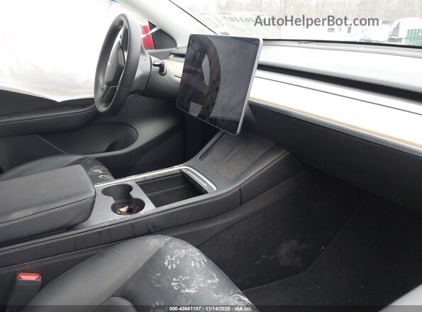 7SAYGDEF6NF379665 2022 TESLA MODEL Y Бордовый Вид салона спереди