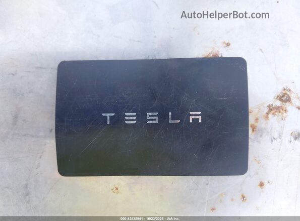 7SAYGDEF6NF511484 2022 TESLA MODEL Y Gray Առջևի վահանակի տեսք