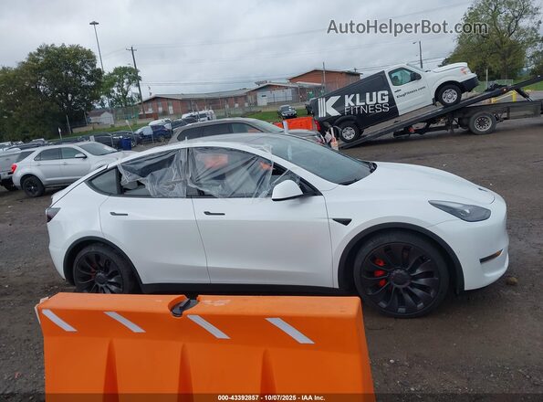 7SAYGDEF6NF516748 2022 TESLA MODEL Y White უკანა სალონის ხედი