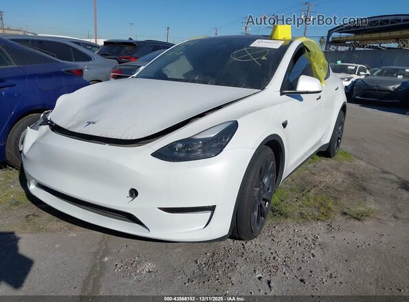 7SAYGDEF6RF112421 2024 TESLA MODEL Y White Vista tres cuartos delantera izquierda