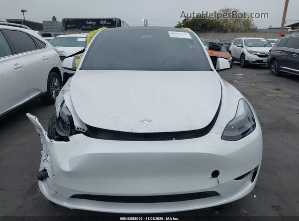 7SAYGDEF6RF112421 2024 TESLA MODEL Y White Vista del cuadro de instrumentos