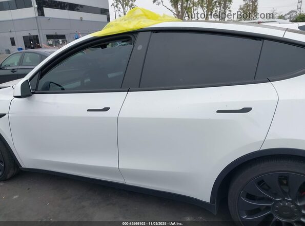 7SAYGDEF6RF112421 2024 TESLA MODEL Y White Vista interior de 360 grados