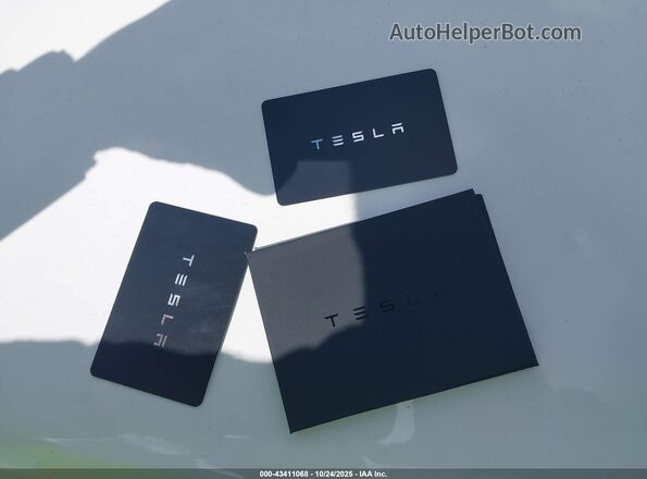 7SAYGDEF8NF569418 2022 TESLA MODEL Y White Dashboard view