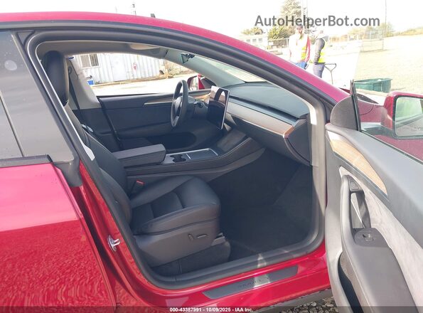 7SAYGDEF9RF079267 2024 TESLA MODEL Y Red Front interior view