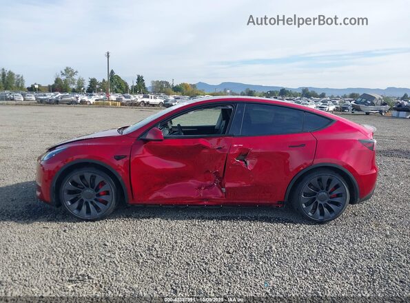 7SAYGDEF9RF079267 2024 TESLA MODEL Y Red 360 interior view