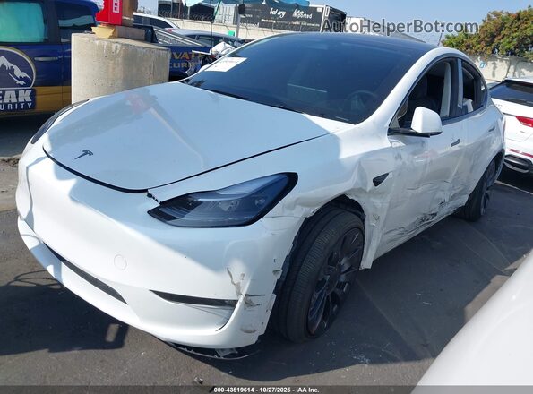7SAYGDEF9SF304440 2025 TESLA MODEL Y White Vista tres cuartos delantera izquierda