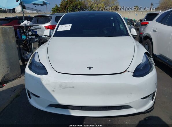 7SAYGDEF9SF304440 2025 TESLA MODEL Y White Vista del cuadro de instrumentos