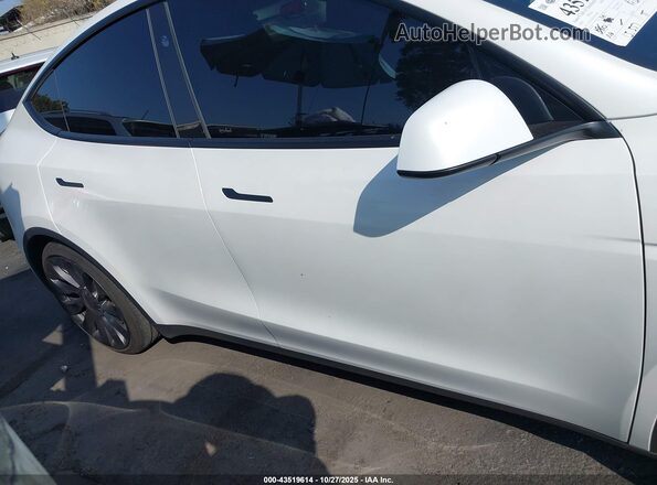 7SAYGDEF9SF304440 2025 TESLA MODEL Y White Vista interior trasera