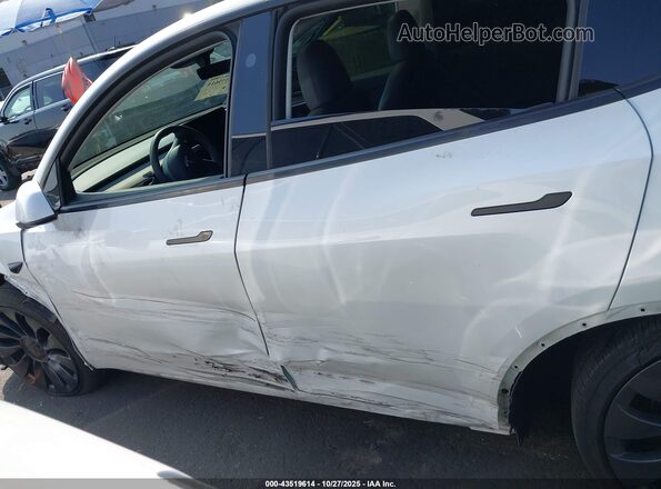 7SAYGDEF9SF304440 2025 TESLA MODEL Y White Vista interior de 360 grados
