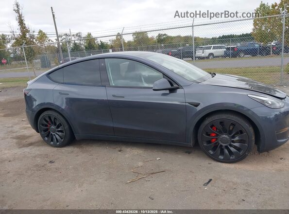 7SAYGDEFXNF495516 2022 TESLA MODEL Y Gray Սալոնի հետևի տեսք