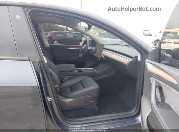7SAYGDEFXNF538851 2022 TESLA MODEL Y Gray წინა სალონის ხედი