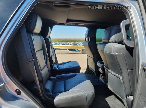 7SVAAABA2RX035422 2024 TOYOTA SEQUOIA Silver Widok wnętrza z tyłu