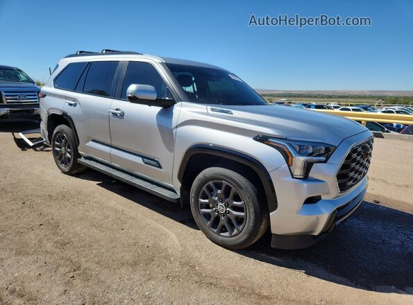 7SVAAABA2RX035422 2024 TOYOTA SEQUOIA Silver Przód prawy