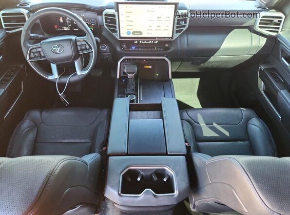 7SVAAABA2RX035422 2024 TOYOTA SEQUOIA Silver Widok deski rozdzielczej