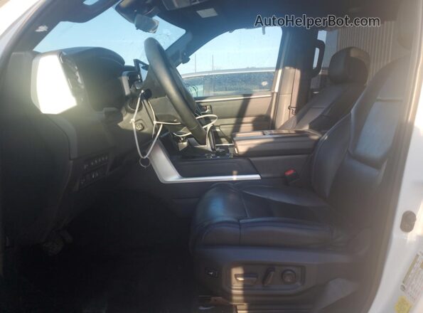 7SVAAABA3PX011546 2023 TOYOTA SEQUOIA White წინა სალონის ხედი