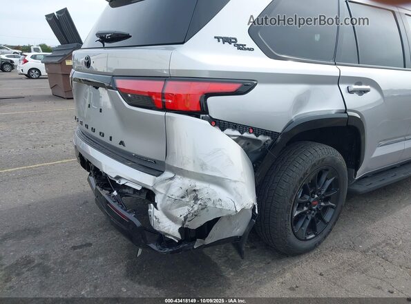 7SVAAABA3SX057385 2025 TOYOTA SEQUOIA Silver Դիմացի տեսք