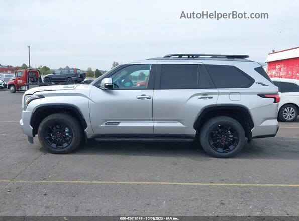 7SVAAABA3SX057385 2025 TOYOTA SEQUOIA Silver Սալոնի 360 աստիճան տեսք