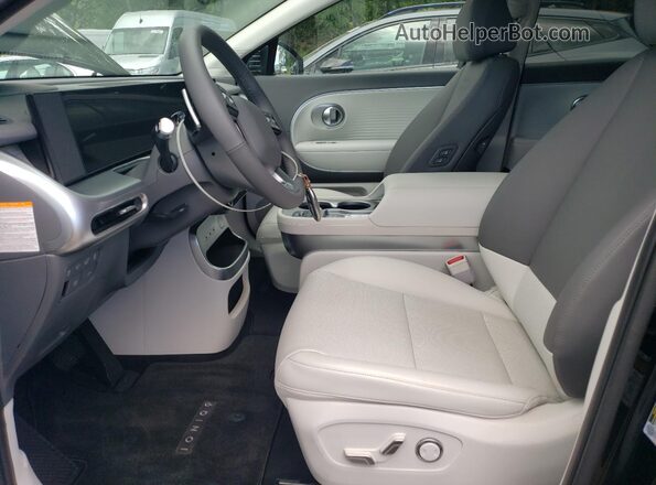 7YAMUFS38TY004666 2026 HYUNDAI IONIQ Black Widok wnętrza z przodu