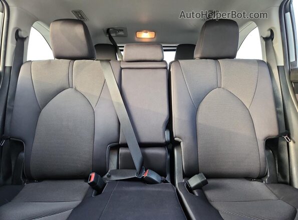 5TDKDRBH3PS031898 2023 TOYOTA HIGHLANDER Silver Widok wnętrza z tyłu