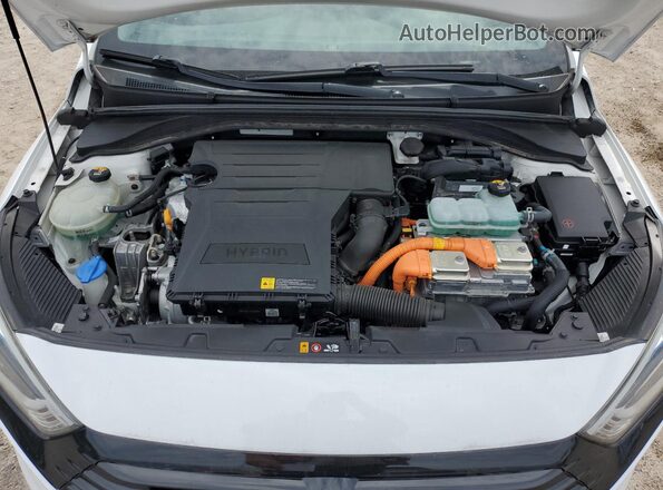 KMHC65LC8JU064968 2018 HYUNDAI IONIQ White Вид підкапотного простору