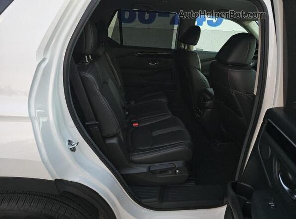 5FNYG1H45RB008220 2024 HONDA PILOT White Front interior view