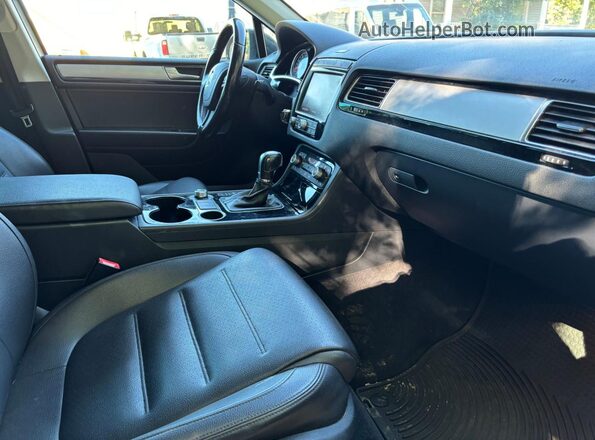 WVGEF7BP9HD004779 2017 VOLKSWAGEN TOUAREG Black 