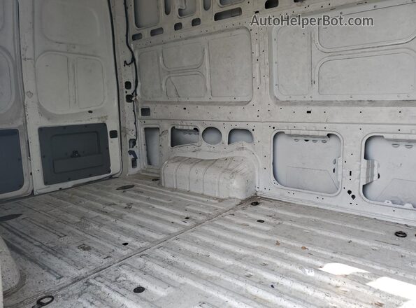 1N6BF0LY1JN814653 2018 NISSAN NV Белый Вид задней части салона