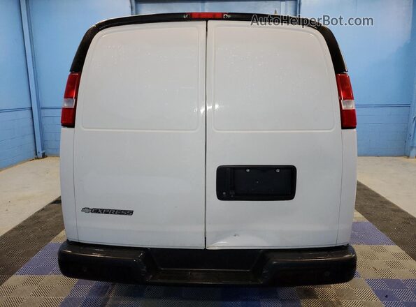 1GCWGAFP2L1272581 2020 CHEVROLET EXPRESS White Front interior view