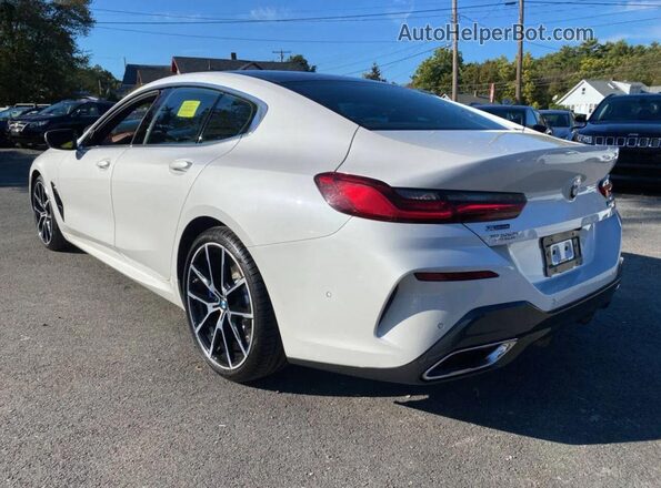 WBAGV8C01MCG76388 2021 BMW M8 White Vista frontal