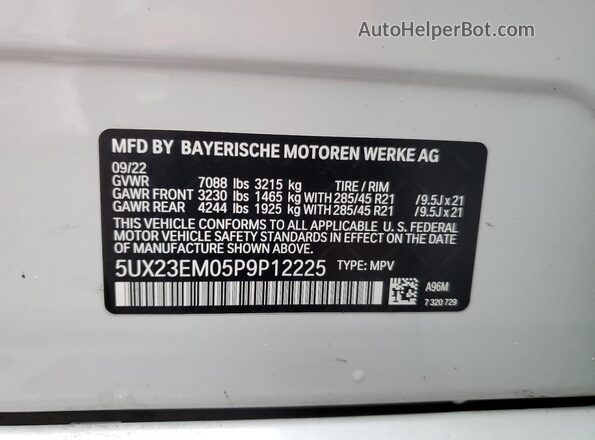 5UX23EM05P9P12225 2023 BMW X7 White 360 interior view