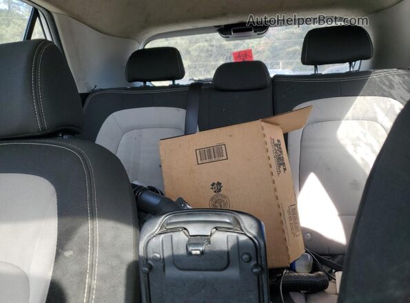 KMHRC8A36MU120465 2021 HYUNDAI VENUE White Vista interior trasera